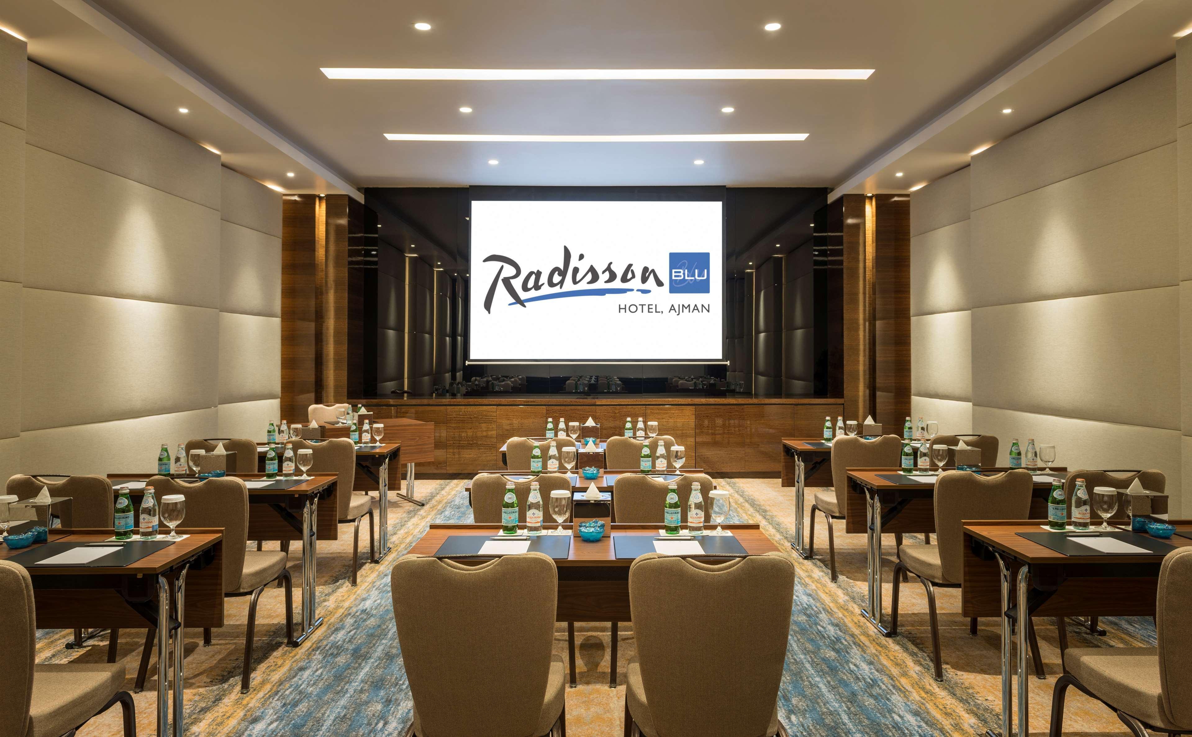 Radisson Blu Hotel, Ajman Extérieur photo